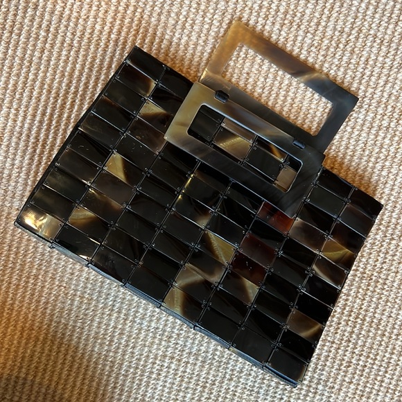 Shiraleah Faux Tortoise Shell Hand Held Purse - Picture 2 of 8